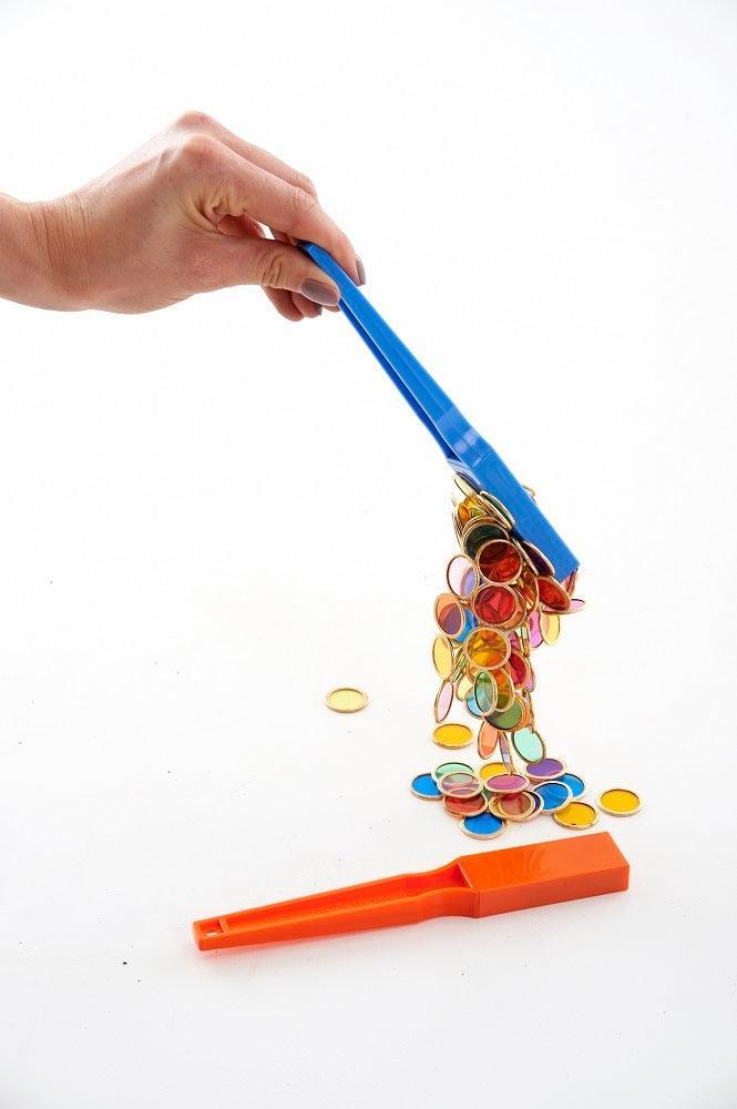 Set mit magnetischen Zauberstäben und bunten Magnetchips