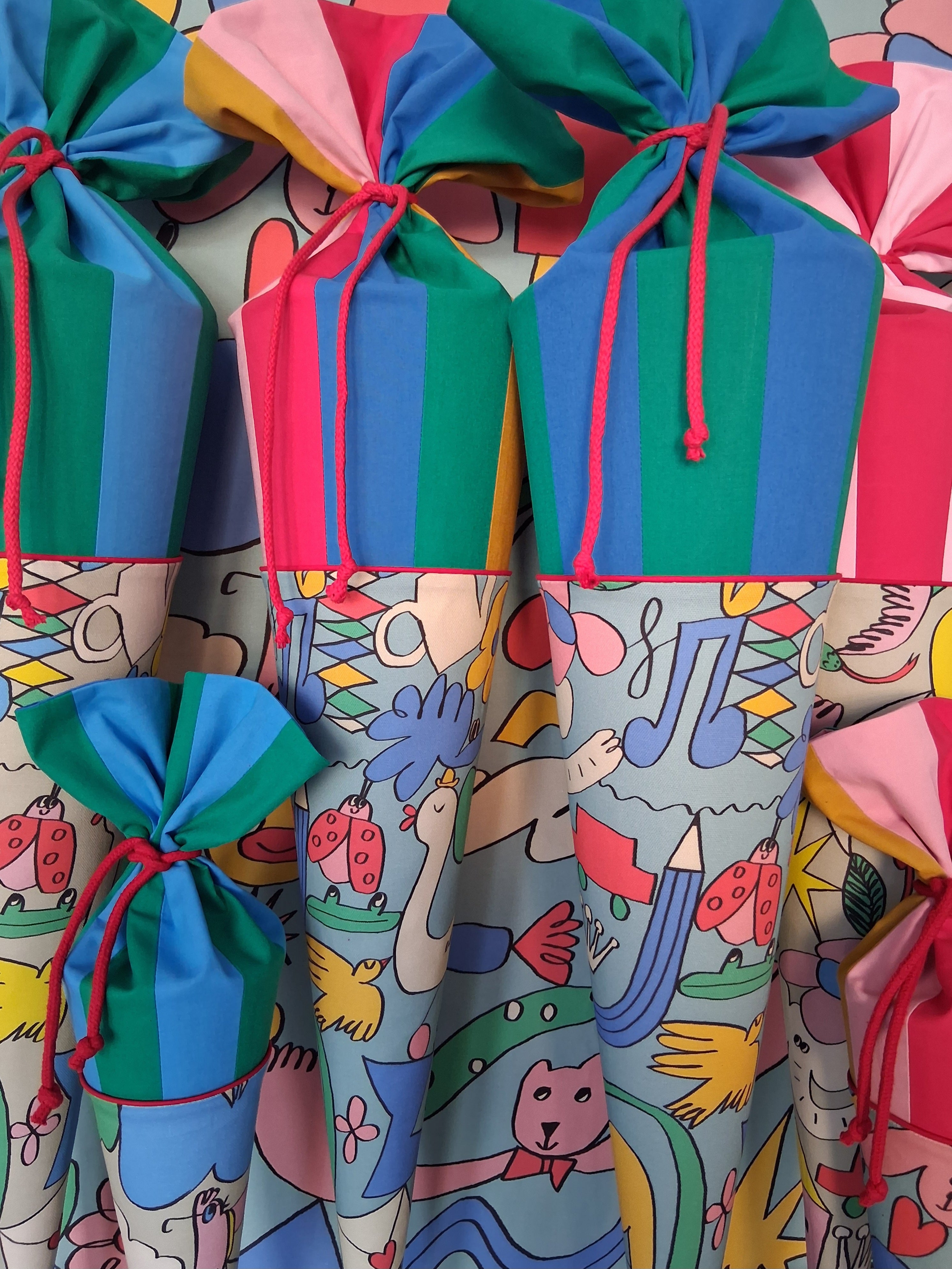 Große Schultüte "Cool For School" Olyatikh x Little Planet, Petrol/Bunt