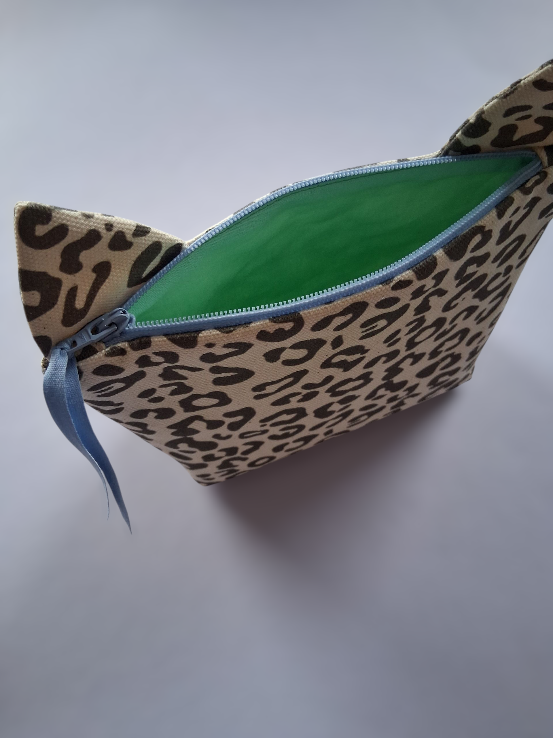 Kleine Tasche Leo, Beige/Grau, inkl. ABC-Patch deiner Wahl