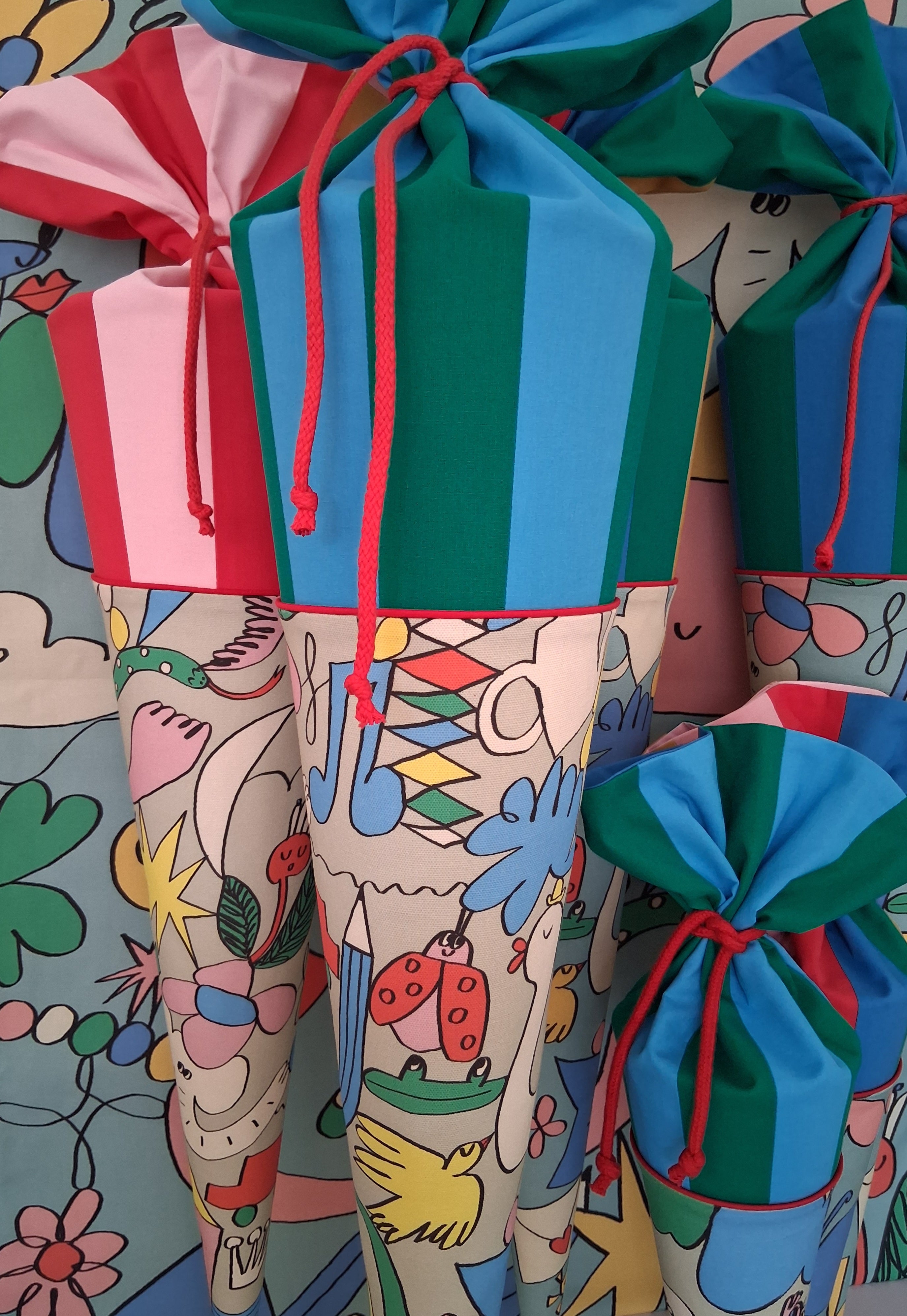 Große Schultüte "Cool For School" Olyatikh x Little Planet, Grau/ Türkis, Grün