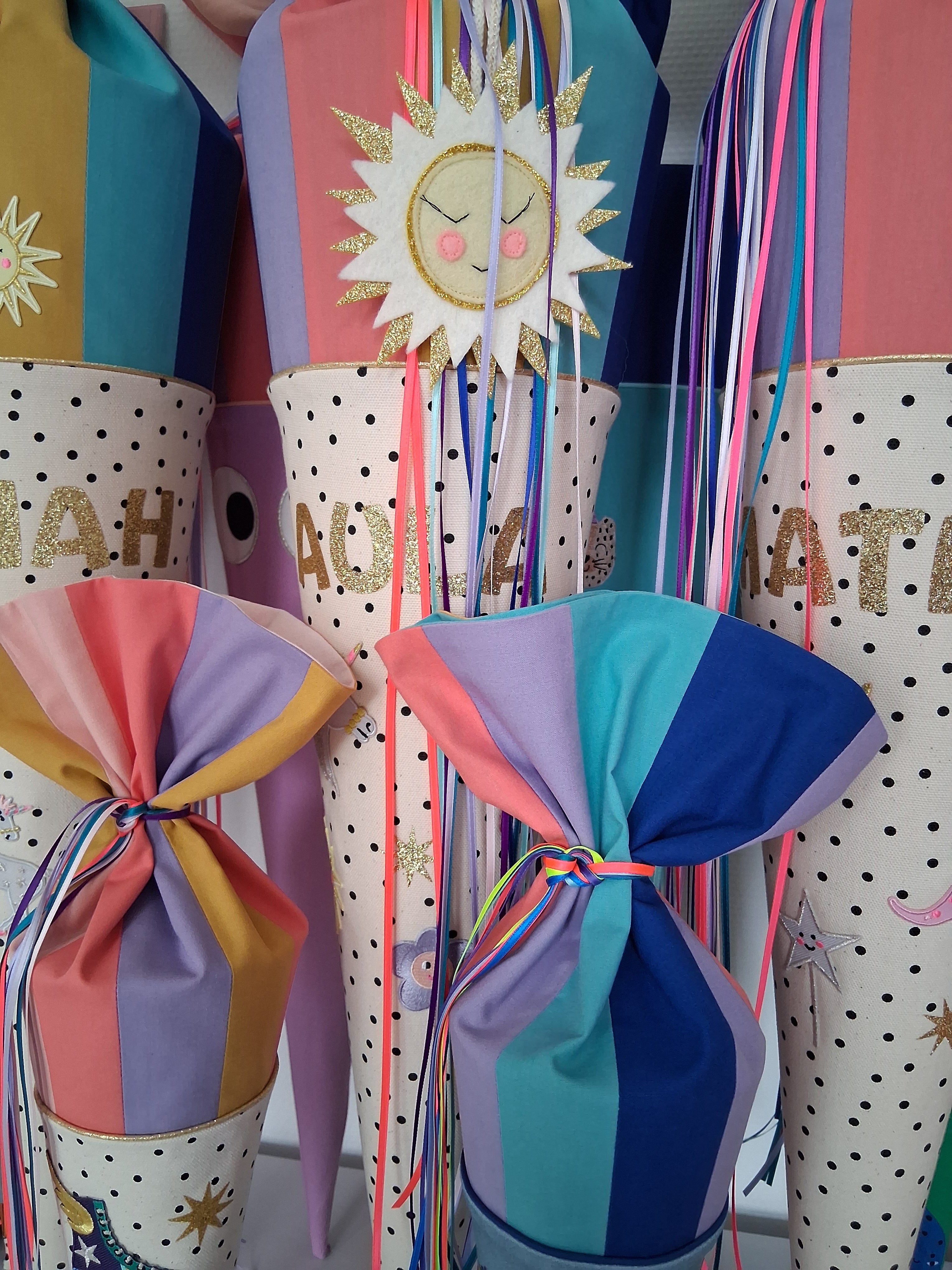 Superbunte Schultüte -Dots/Regenbogen